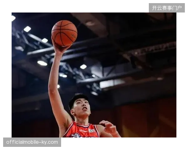 广州龙狮中锋徐昕数据全面爆发，从替补成长为内线核心荣获最具进步奖